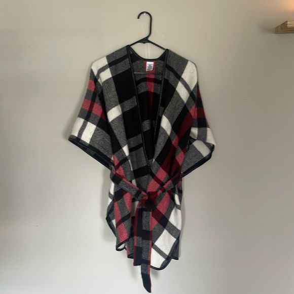 Jackets & Blazers - Plaid shall in small-medium